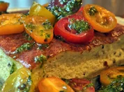 Parmesantarte mit bunten Tomaten und Basilikum-Zitronen-Öl - Rezept