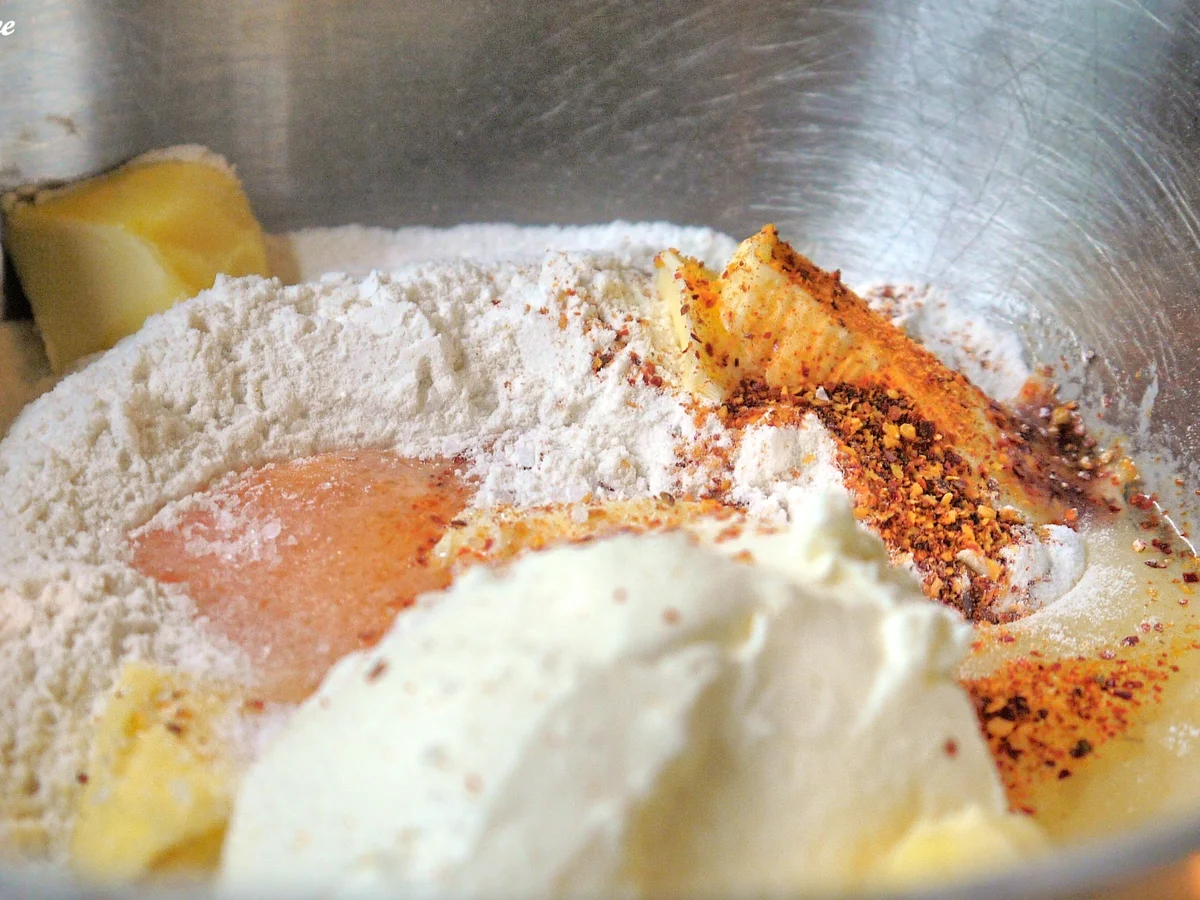 Parmesantarte mit bunten Tomaten und Basilikum-Zitronen-Öl - Rezept - Bild Nr. 5