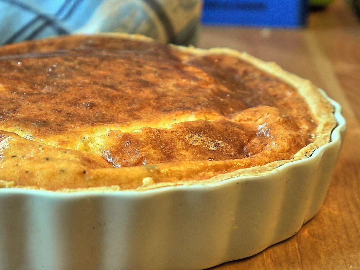 Parmesantarte mit bunten Tomaten und Basilikum-Zitronen-Öl - Rezept - Bild Nr. 11