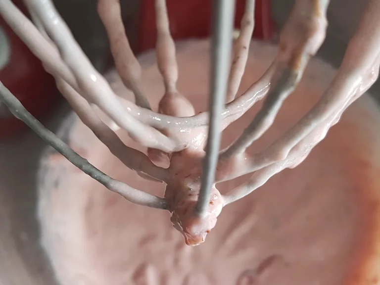 Geeister Joghurt mit Erdbeer Zitronen Minz Fruchtcreme - Rezept - Bild Nr. 4