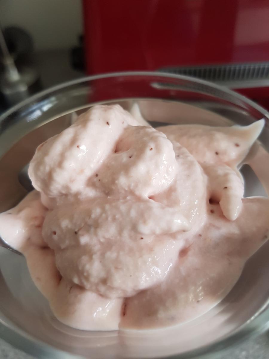 Geeister Joghurt mit Erdbeer Zitronen Minz Fruchtcreme - Rezept - Bild Nr. 8
