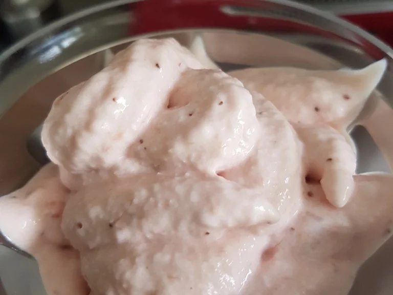 Geeister Joghurt mit Erdbeer Zitronen Minz Fruchtcreme - Rezept - Bild Nr. 8