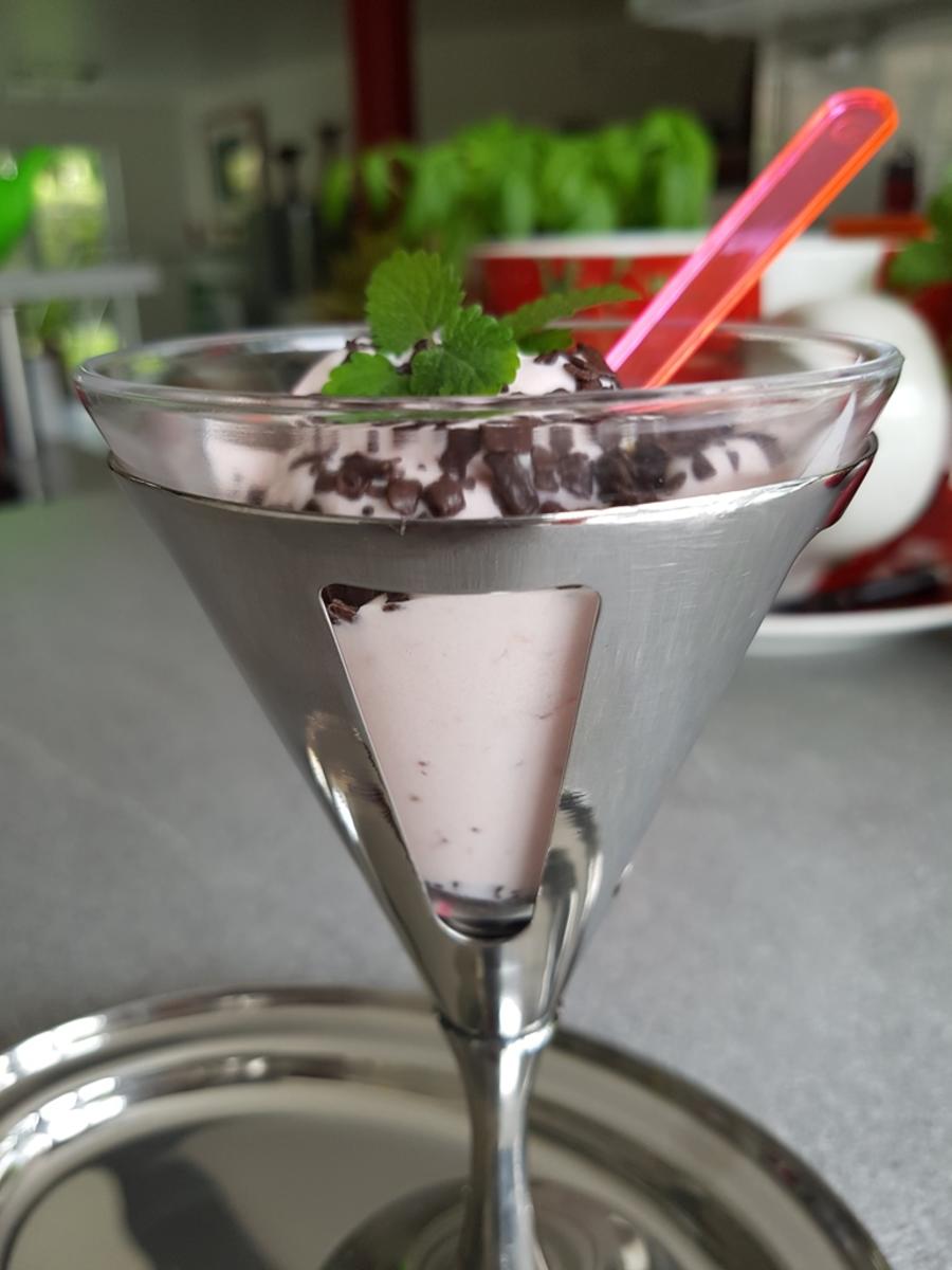 Geeister Joghurt mit Erdbeer Zitronen Minz Fruchtcreme - Rezept - Bild Nr. 9