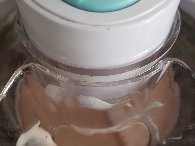 Geeister Joghurt mit Erdbeer Zitronen Minz Fruchtcreme - Rezept - Bild Nr. 6