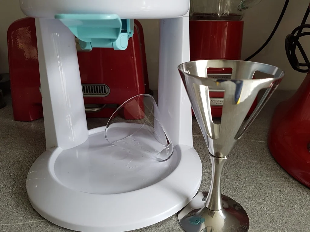 Geeister Joghurt mit Erdbeer Zitronen Minz Fruchtcreme - Rezept - Bild Nr. 7