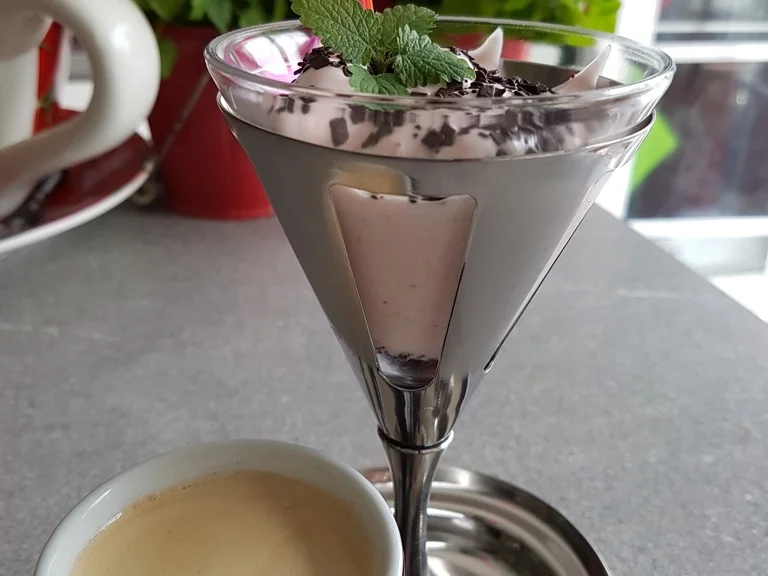 Geeister Joghurt mit Erdbeer Zitronen Minz Fruchtcreme - Rezept - Bild Nr. 11