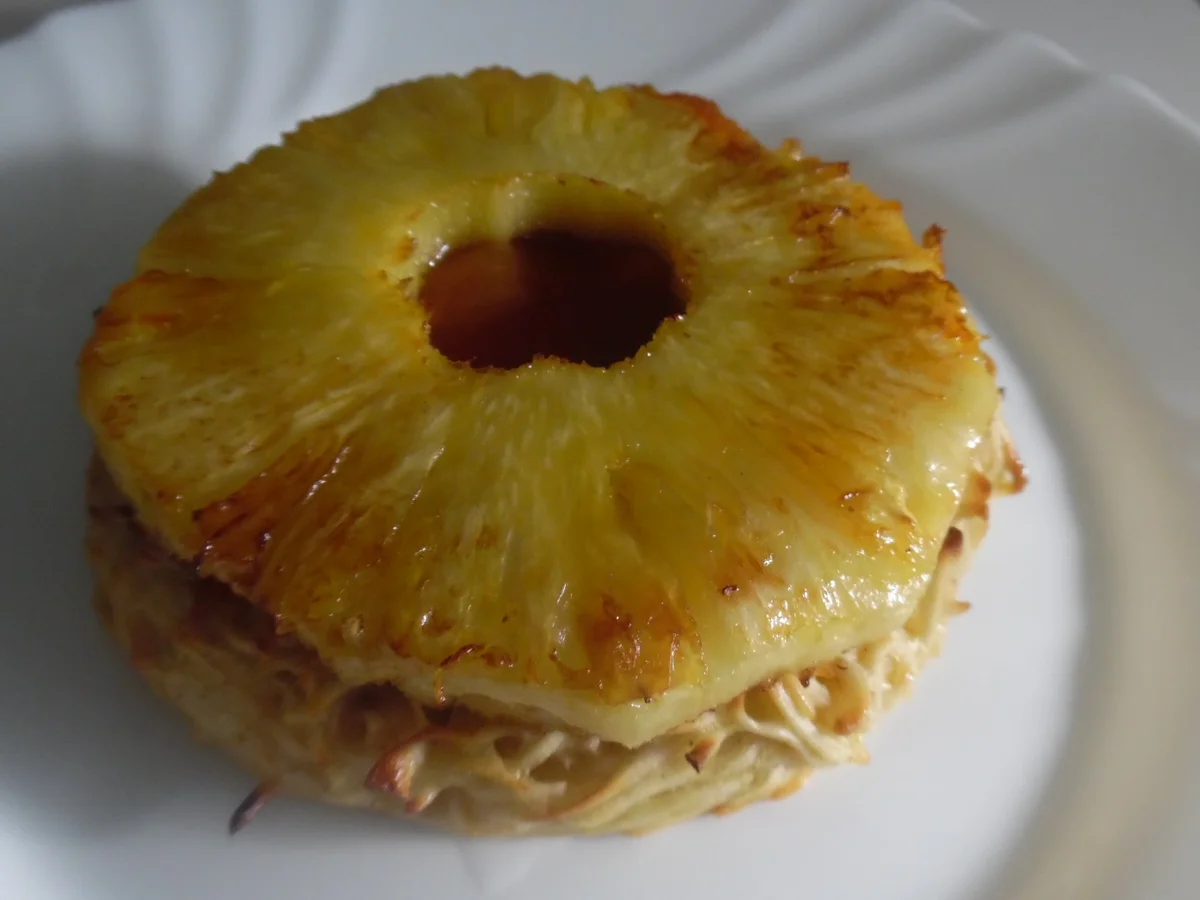 Rezept: "Ramen-Burger" mit Teriyaki-Chicken und Süß-Sauer-Soße Bild Nr. 3 "Ramen-Burger" mit Teriyaki-Chicken und Süß-Sauer-Soße - Rezept - Bild Nr. 3