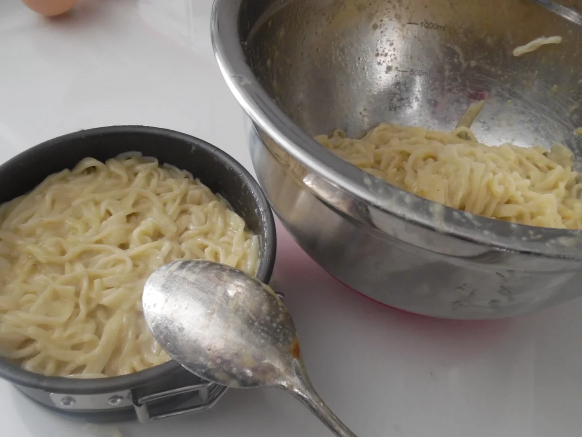 Rezept: "Ramen-Burger" mit Teriyaki-Chicken und Süß-Sauer-Soße Bild Nr. 9 "Ramen-Burger" mit Teriyaki-Chicken und Süß-Sauer-Soße - Rezept - Bild Nr. 9