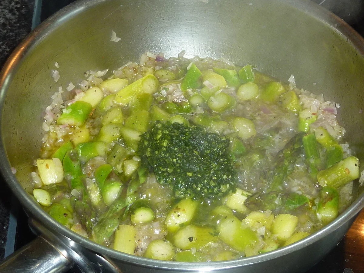 Tagliatelle mit Spargeln an Bärlauchpesto - Rezept - Bild Nr. 5