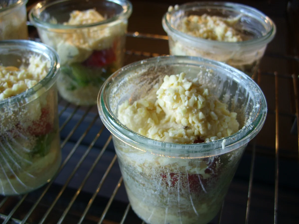 Rhabarberkuchen im Glas - Rezept