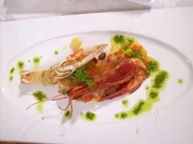 Langostinos auf Paprika-Ananas-Chutney und Basilikumpesto - Rezept