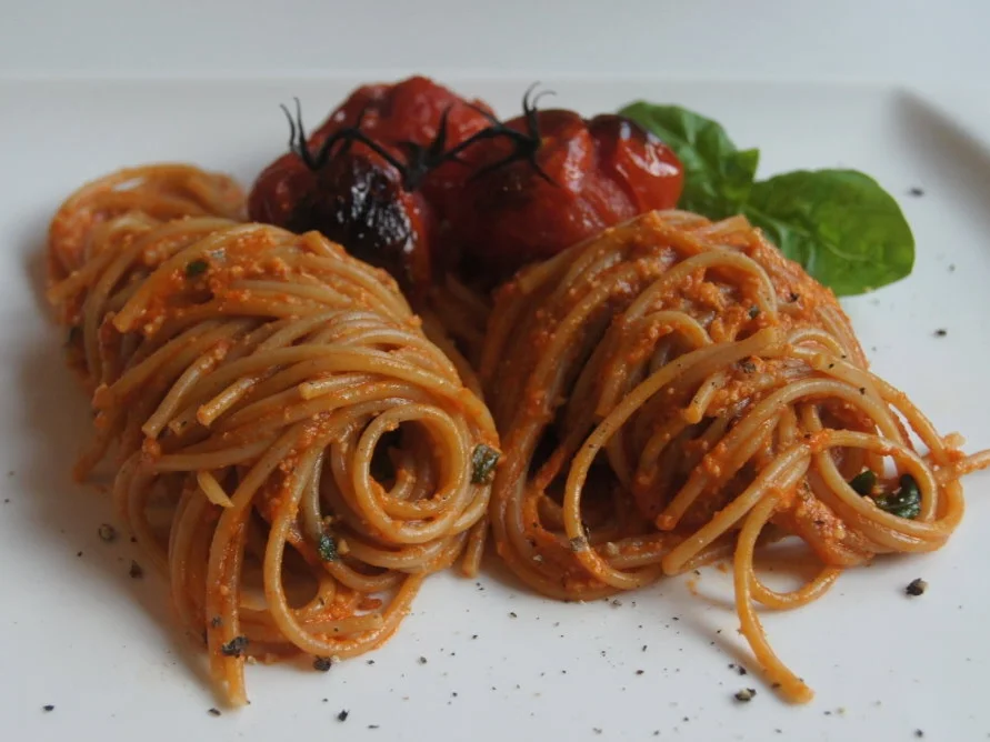 Pasta mit Cashewsauce und Backofentomaten - Rezept