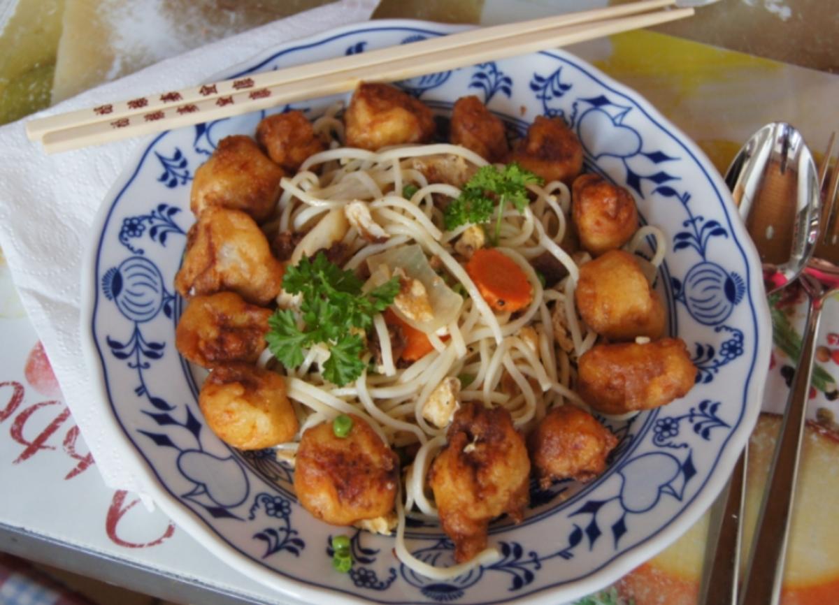 Hähnchenbrustfiletwürfel im Bierteig mit Chinesischen Nudeln und Gemüse - Rezept