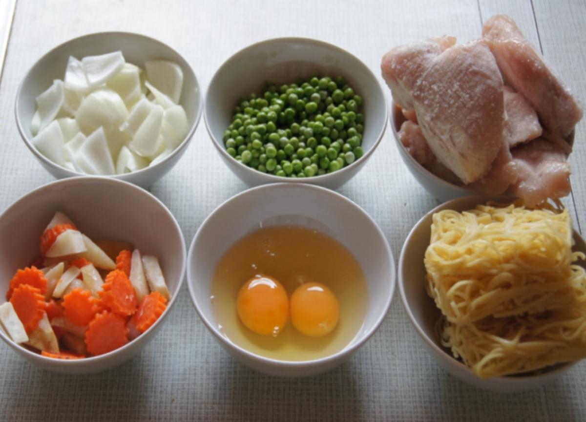 Hähnchenbrustfiletwürfel im Bierteig mit Chinesischen Nudeln und Gemüse - Rezept - Bild Nr. 2