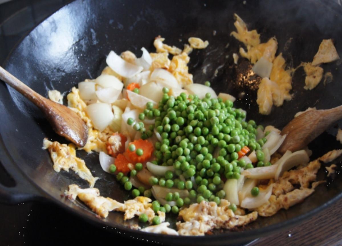 Hähnchenbrustfiletwürfel im Bierteig mit Chinesischen Nudeln und Gemüse - Rezept - Bild Nr. 12
