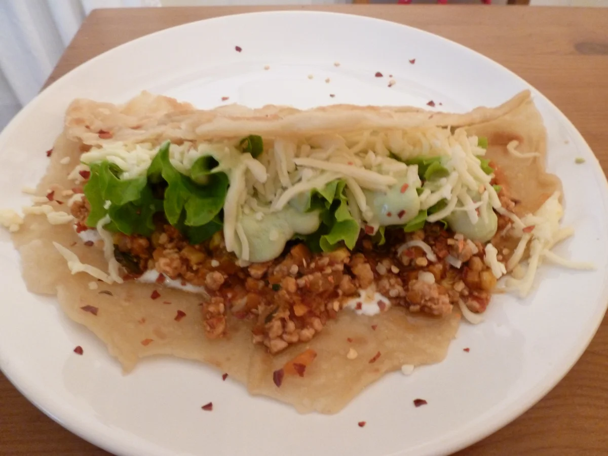 Rezept: Wrap-Fladen mit Puten-Chili-Hack Bild Nr. 3 Wrap-Fladen mit Puten-Chili-Hack - Rezept - Bild Nr. 3