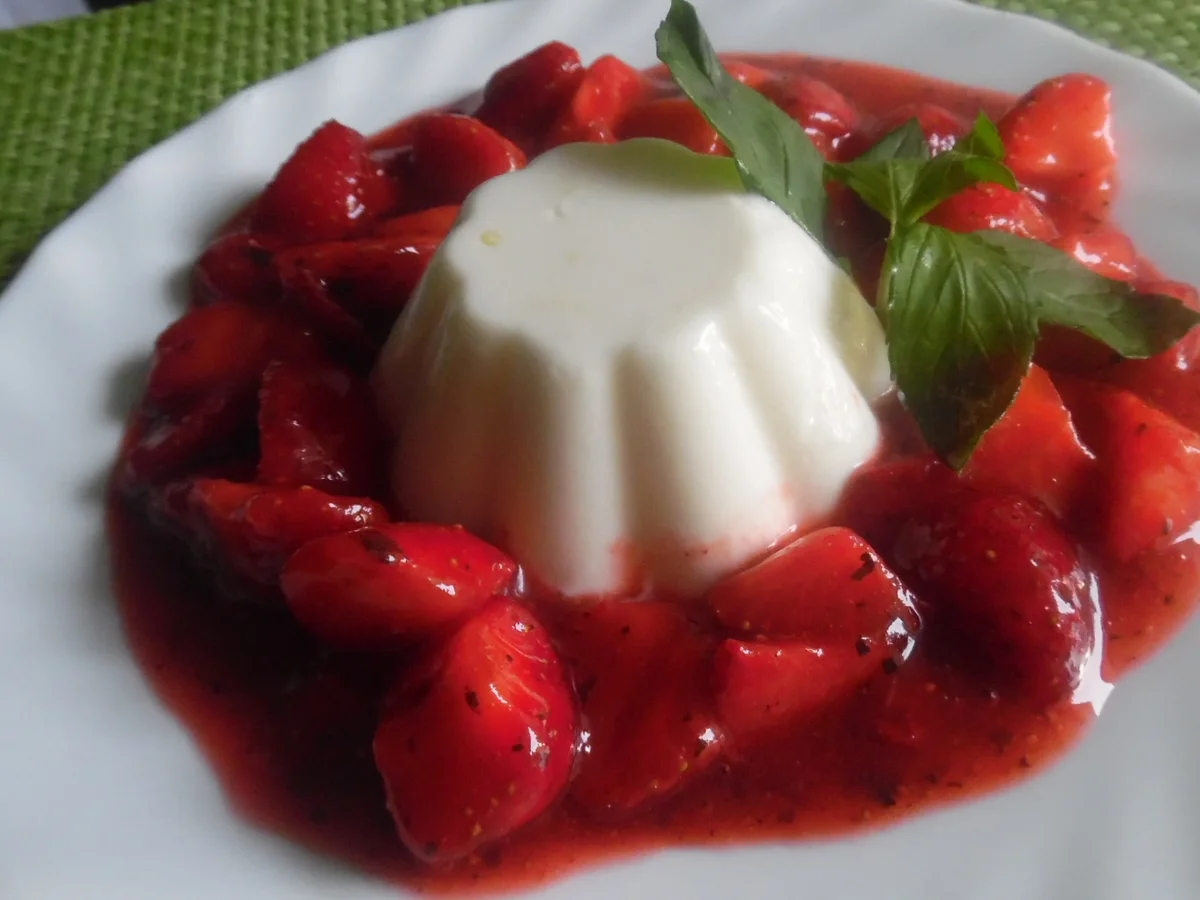 Buttermilch-Mousse mit Erdbeer-Minz-Ragout - Rezept - Bild Nr. 12