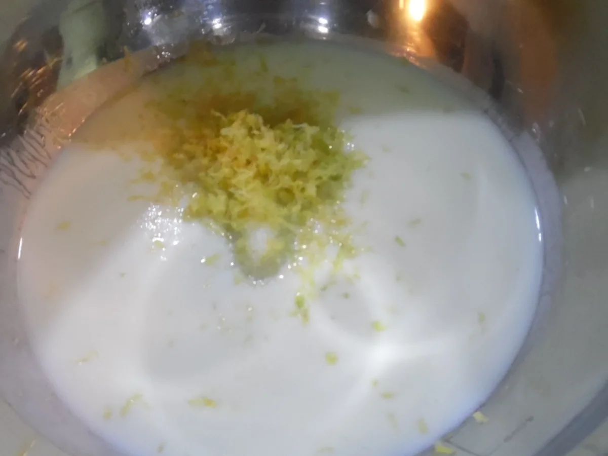 Buttermilch-Mousse mit Erdbeer-Minz-Ragout - Rezept - Bild Nr. 12