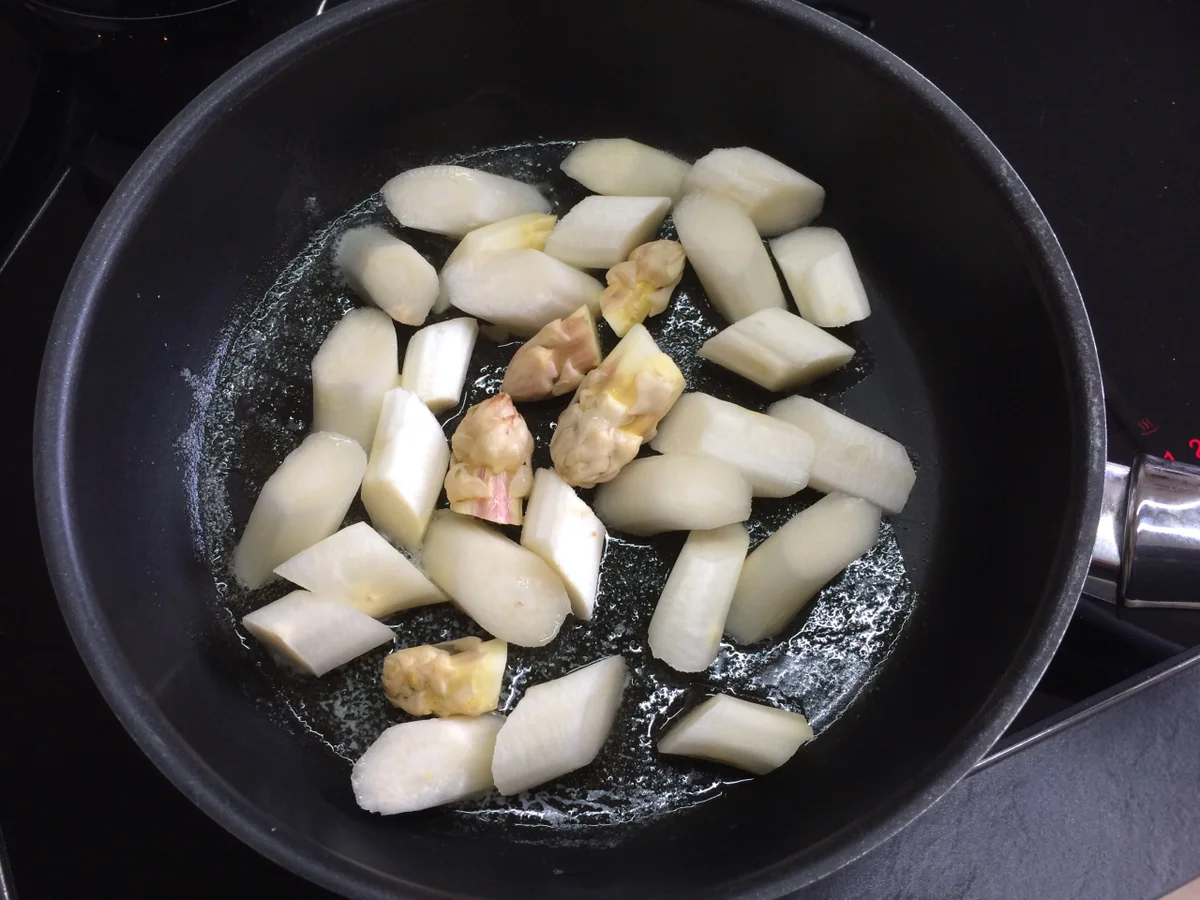 Rezept: Spargelgratin mit dreierlei Käse und getrockneten Tomaten Bild Nr. 15 Spargelgratin mit dreierlei Käse und getrockneten Tomaten - Rezept - Bild Nr. 15