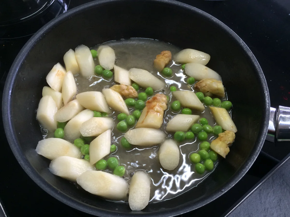 Rezept: Spargelgratin mit dreierlei Käse und getrockneten Tomaten Bild Nr. 16 Spargelgratin mit dreierlei Käse und getrockneten Tomaten - Rezept - Bild Nr. 16