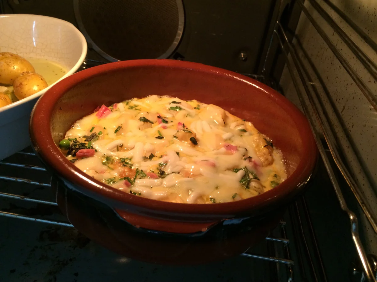 Rezept: Spargelgratin mit dreierlei Käse und getrockneten Tomaten Bild Nr. 22 Spargelgratin mit dreierlei Käse und getrockneten Tomaten - Rezept - Bild Nr. 22