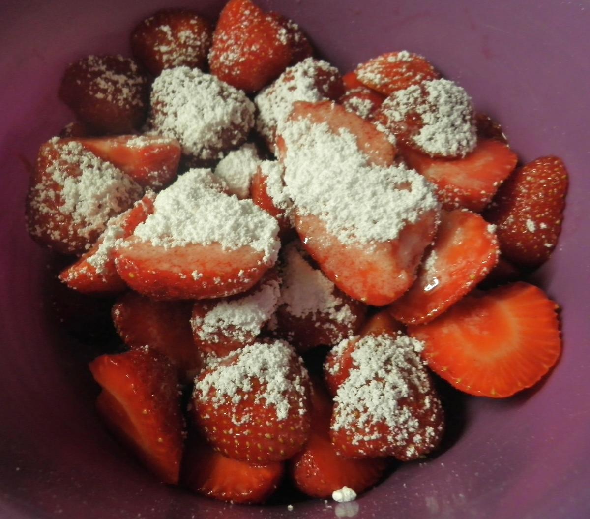 Kleine Erdbeer - Quarksahne - Torte - Rezept - Bild Nr. 27