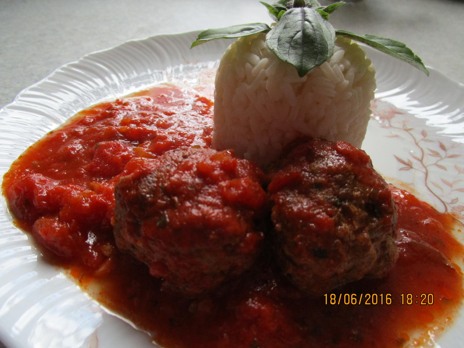 Hackbällchen in Tomatensauce - Rezept mit Bild - kochbar.de