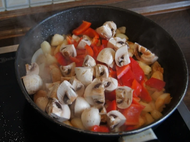 Hähnchenbrustfilet-Gulasch mit Pellkartoffeln - Rezept - Bild Nr. 40