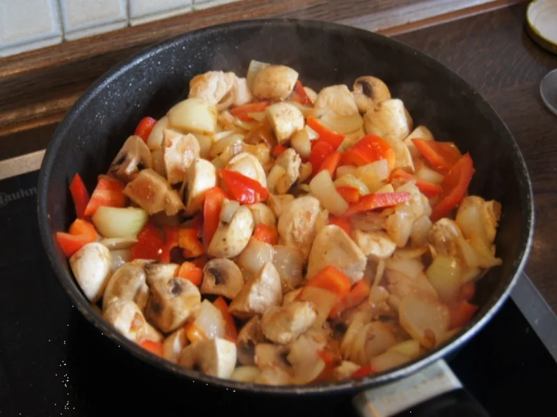 Hähnchenbrustfilet-Gulasch mit Pellkartoffeln - Rezept - Bild Nr. 39