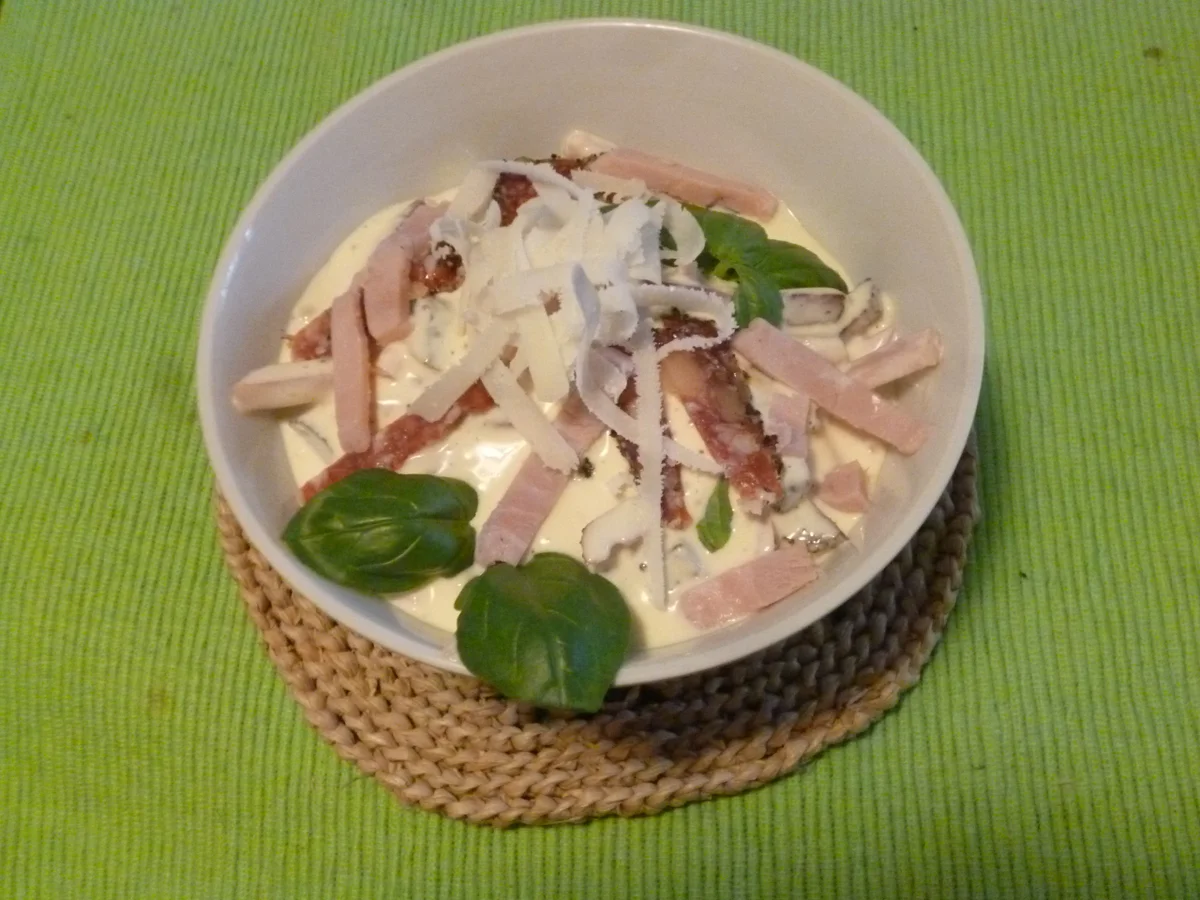 Rezept: Fleischsalat mit Kochschinken und Pfeffersalami Bild Nr. 31 Fleischsalat mit Kochschinken und Pfeffersalami - Rezept - Bild Nr. 31