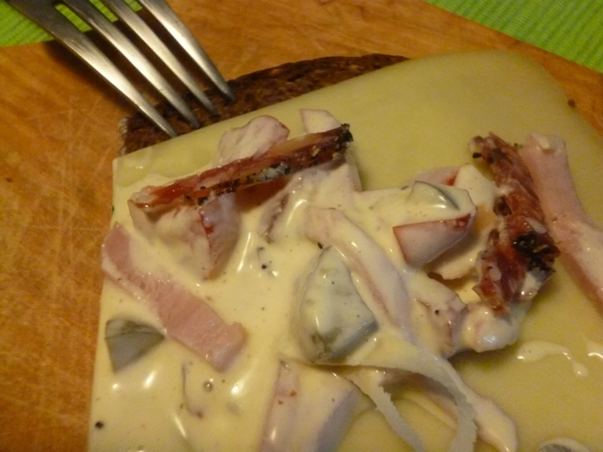 Rezept: Fleischsalat mit Kochschinken und Pfeffersalami Bild Nr. 29 Fleischsalat mit Kochschinken und Pfeffersalami - Rezept - Bild Nr. 29