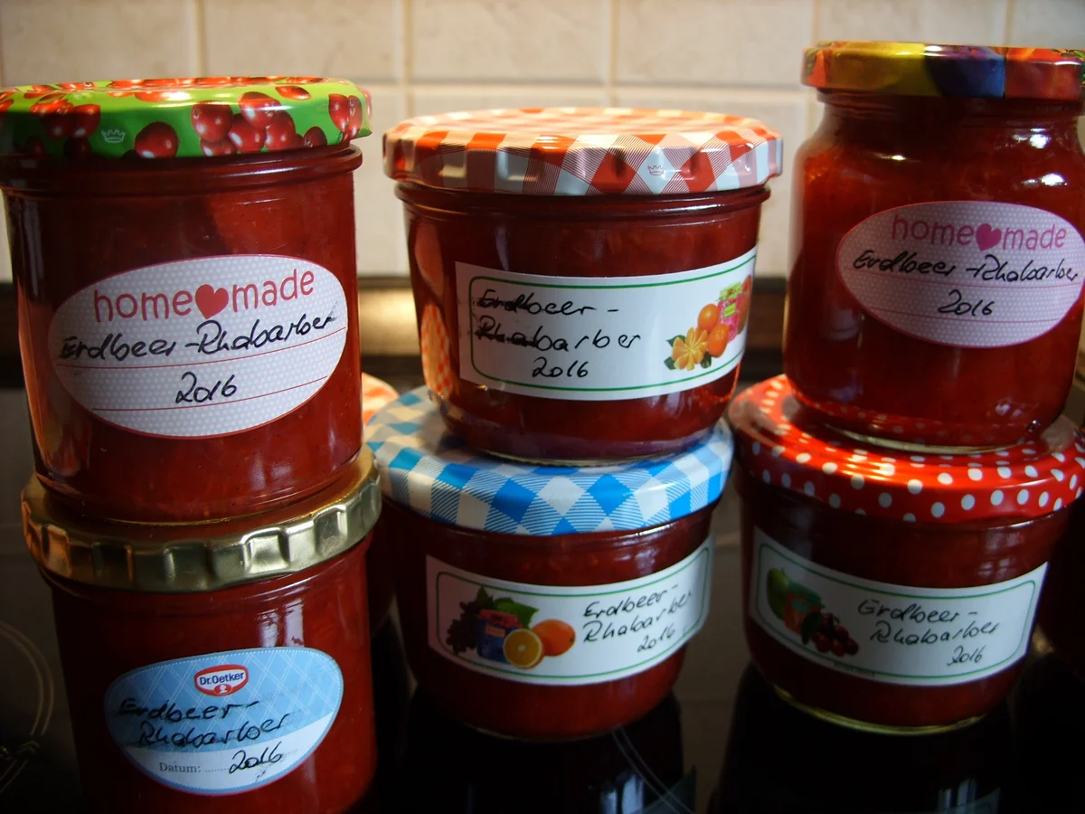 Konfitüre & Co: Erdbeer-Rhabarber mit Vanille 2016 - Rezept - Bild Nr. 2