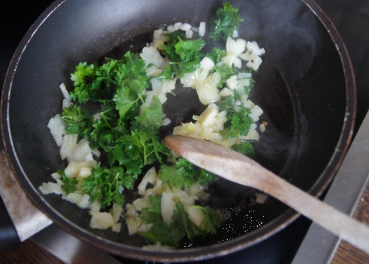 Semmelknödel mit selbst gesammelten Waldrahmpilzen - Rezept - Bild Nr. 43