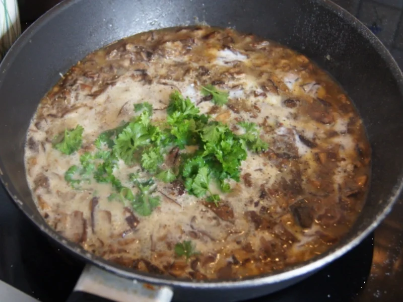 Rezept: Semmelknödel mit selbst gesammelten Waldrahmpilzen Bild Nr. 52 Semmelknödel mit selbst gesammelten Waldrahmpilzen - Rezept - Bild Nr. 52