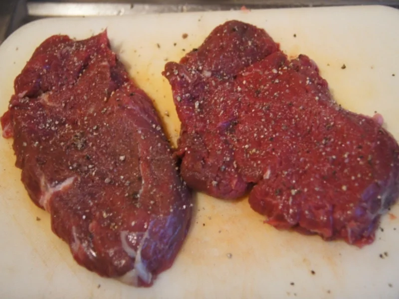 Rinderfilet mit gefüllten Champignons und Knusper-Rösti-Ecken - Rezept - Bild Nr. 46