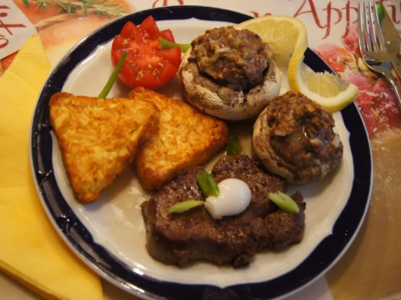 Rinderfilet mit gefüllten Champignons und Knusper-Rösti-Ecken - Rezept - Bild Nr. 52