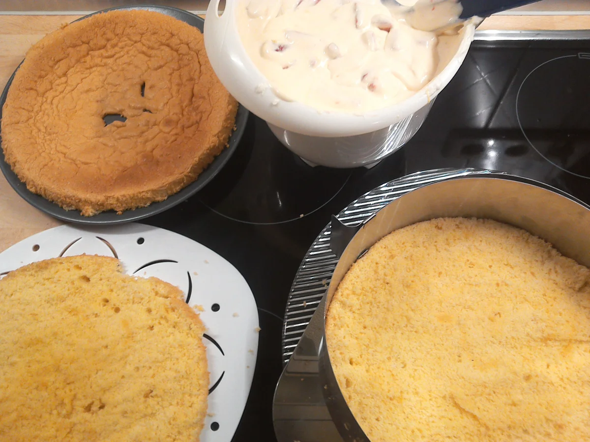 Rezept: Erdbeertorte mit Zitronencreme Bild Nr. 48 Erdbeertorte mit Zitronencreme - Rezept - Bild Nr. 48