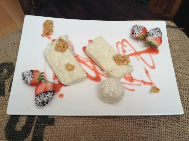 Weißes Schokoladen-Kokos-Parfait mit selbstgemachten Pralinen - Rezept - Bild Nr. 47