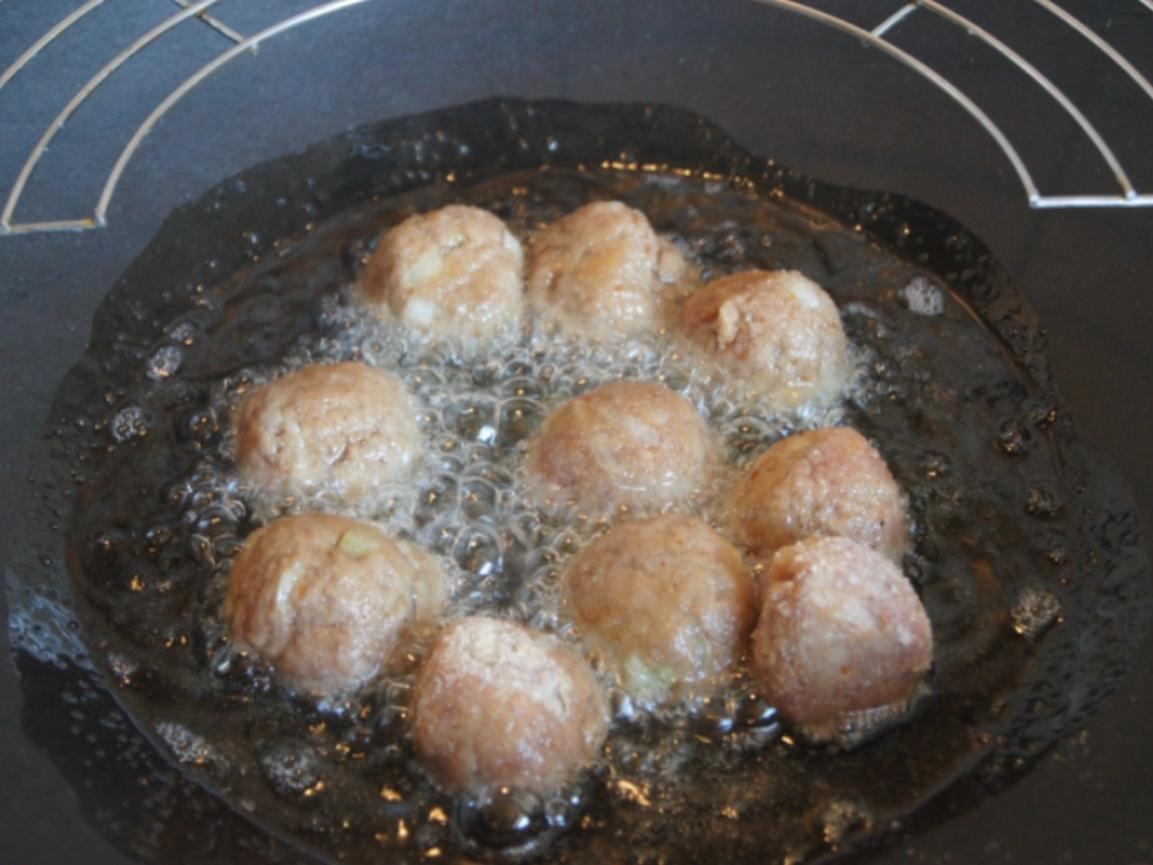 Hackbällchen mit Mie-Nudeln und Gemüse - Rezept - kochbar.de