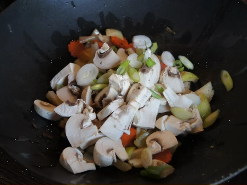 Hackbällchen mit Mie-Nudeln und Gemüse - Rezept - Bild Nr. 71