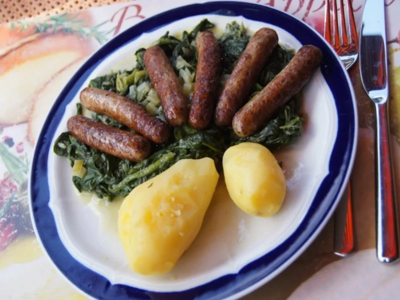 Rostbratwürstchen auf Blattspinat mit Pellkartoffeln - Rezept - Bild Nr. 69