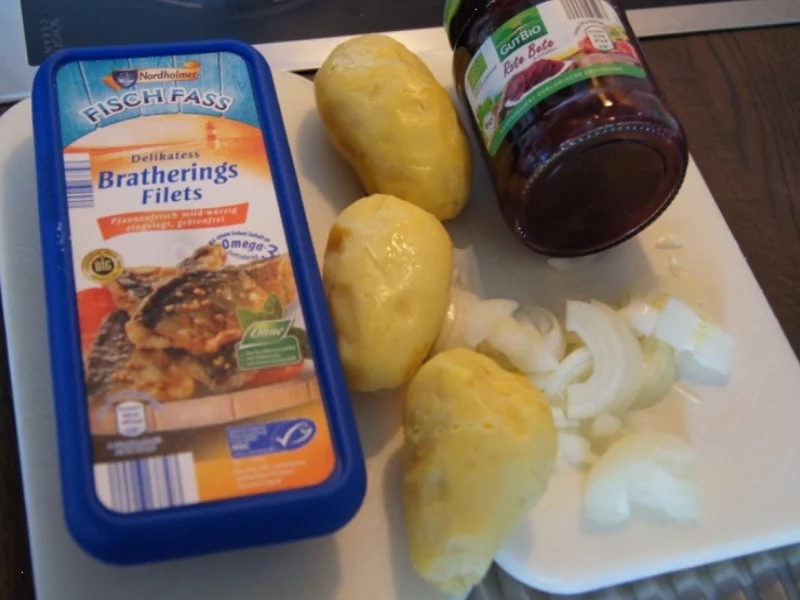 Bratheringsfilet mit pikanten Bratkartoffeln und Rote Bete - Rezept - Bild Nr. 2