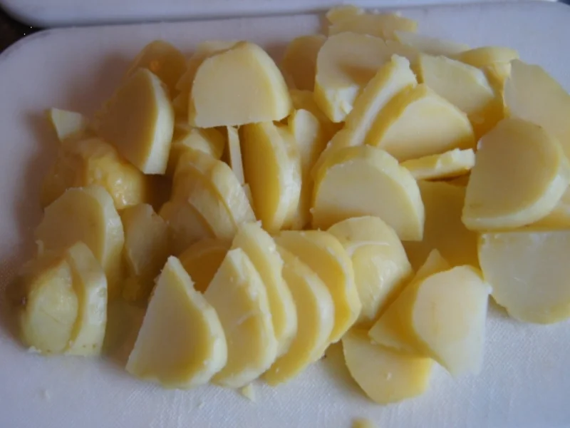 Bratheringsfilet mit pikanten Bratkartoffeln und Rote Bete - Rezept - Bild Nr. 3