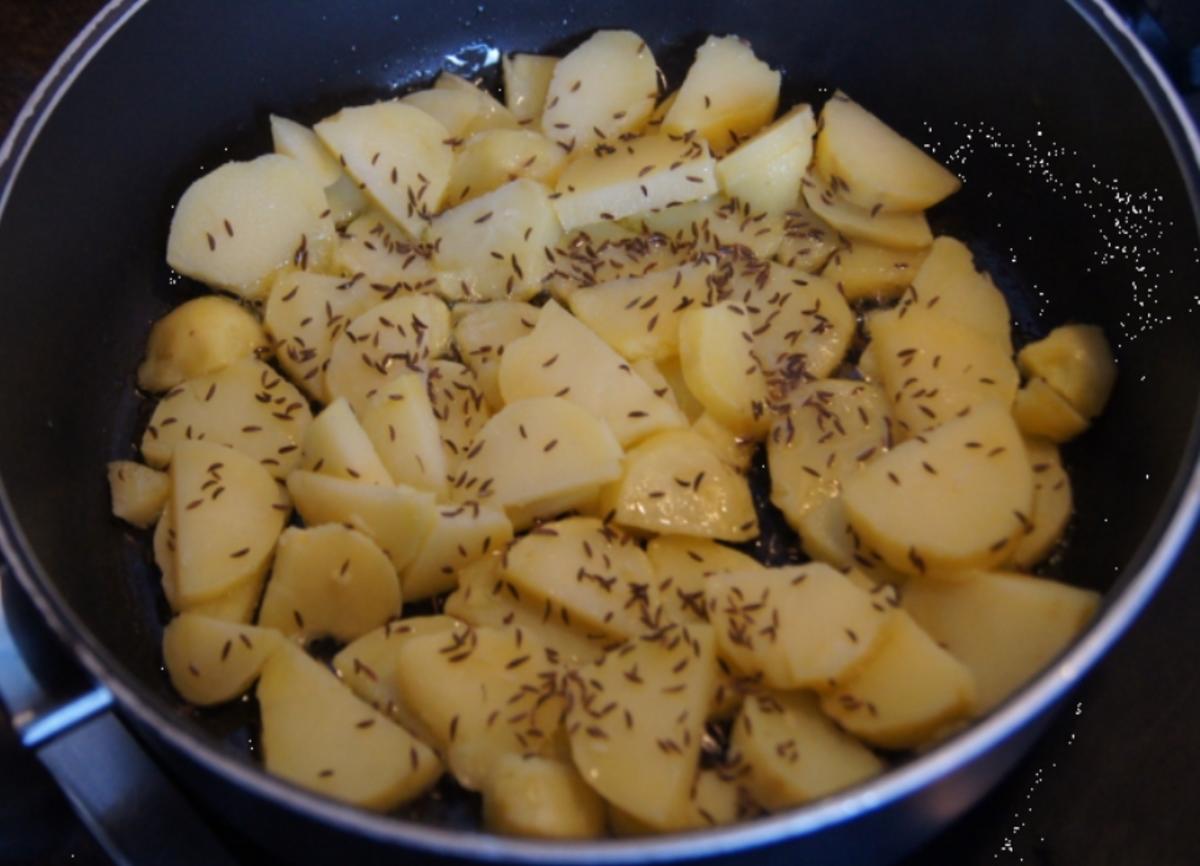 Bratheringsfilet mit pikanten Bratkartoffeln und Rote Bete - Rezept - Bild Nr. 4