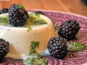 Panna Cotta mit Basilikumsauce und frischen Beeren - Rezept - Bild Nr. 101