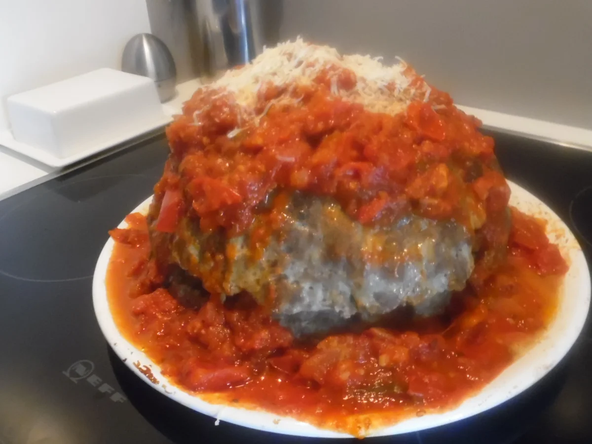 Rezept: Hackfleisch-"Bombe" bolognese Bild Nr. 111 Hackfleisch-"Bombe" bolognese - Rezept - Bild Nr. 111