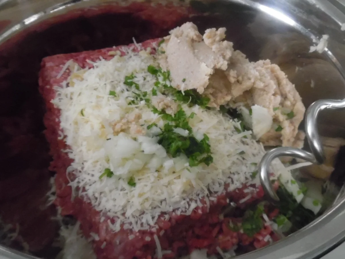 Rezept: Hackfleisch-"Bombe" bolognese Bild Nr. 101 Hackfleisch-"Bombe" bolognese - Rezept - Bild Nr. 101