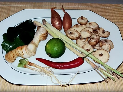 Rezept: Tom Yam Gai Soup Bild Nr. 98 Tom Yam Gai Soup - Rezept - Bild Nr. 98