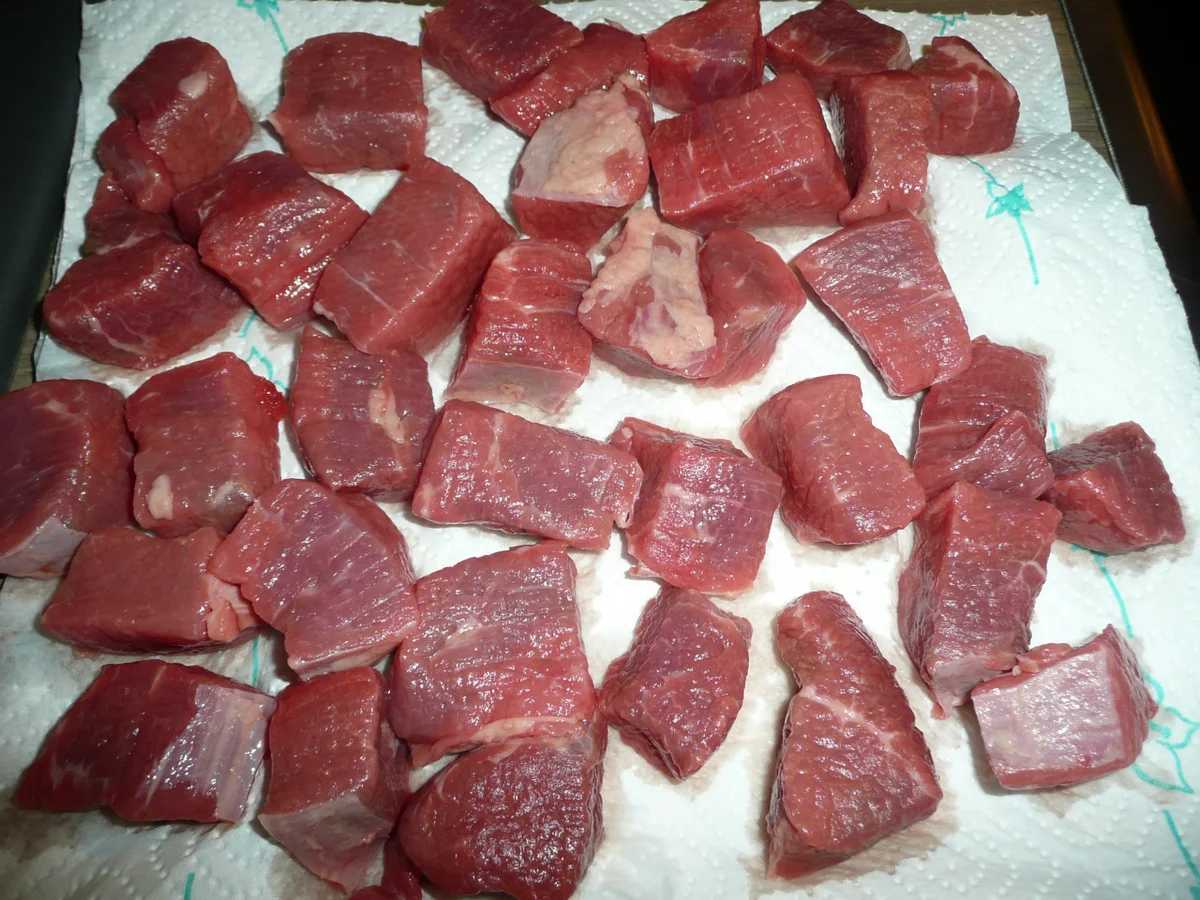 Rezept: Eintopf : Rindergulasch - Buschbohnen + Kartoffeln. Bild Nr. 102 Eintopf : Rindergulasch - Buschbohnen + Kartoffeln. - Rezept - Bild Nr. 102