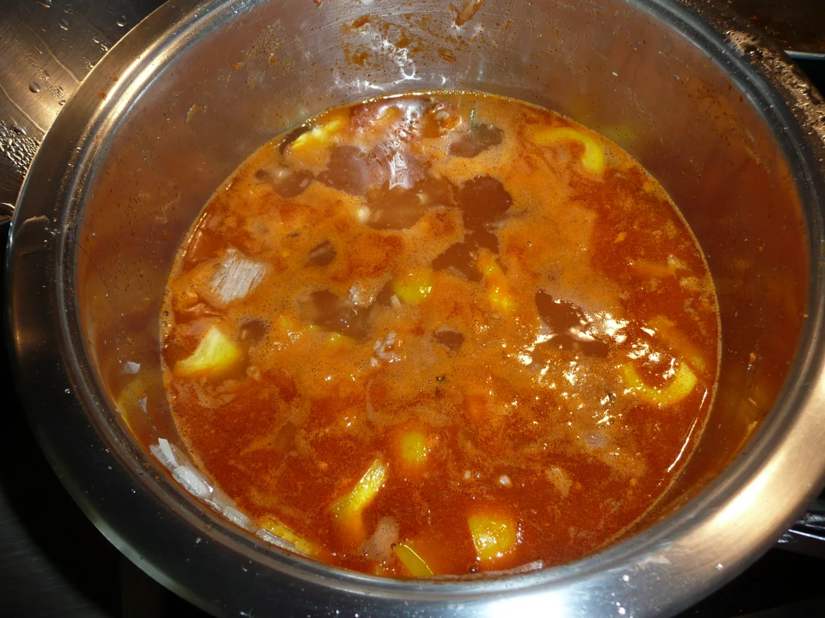 Rezept: Eintopf : Rindergulasch - Buschbohnen + Kartoffeln. Bild Nr. 103 Eintopf : Rindergulasch - Buschbohnen + Kartoffeln. - Rezept - Bild Nr. 103